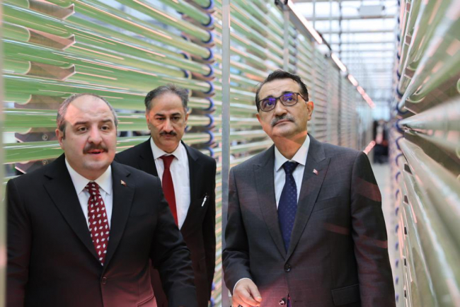 Varank ve Dönmez'den yosundan jet yakıtı üretecek tesiste ilk test