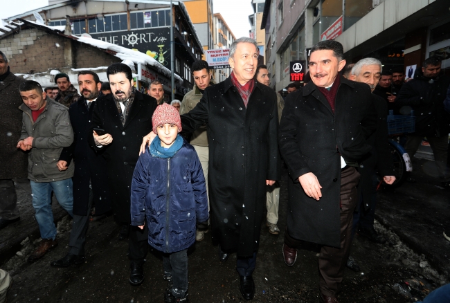 Bakan Akar: Münbiç ve Fırat’ın doğusunda zamanı gelince gereği yapılacak