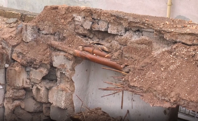 Adıyaman'daki yağışlarda iki odalı toprak ev çöktü