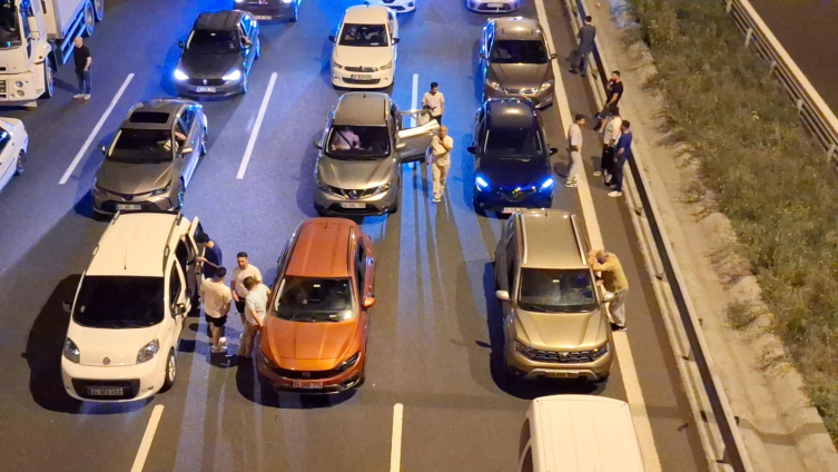 Kuzey Marmara Otoyolu'nda 2 otomobil çarpıştı: 5 yaralı