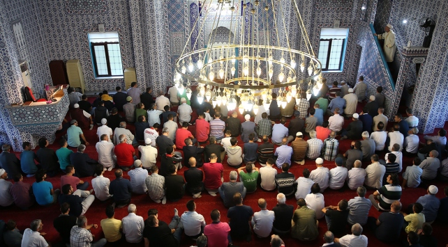 Cuma hutbesinde "çocuklarınıza güzel isimler verin" çağrısı