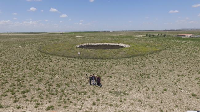 Konya Karapınar'da oluşan obruklar, evleri tehdit ediyor