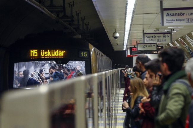 İstanbul'da raylı sistemde sefer saatleri uzatıldı