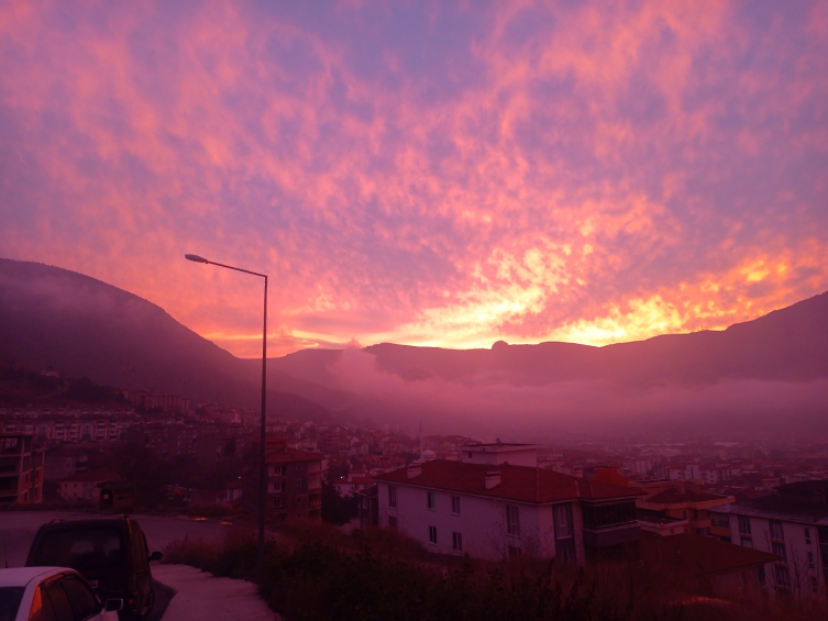 Amasya’da kızıl gün doğumu büyüledi