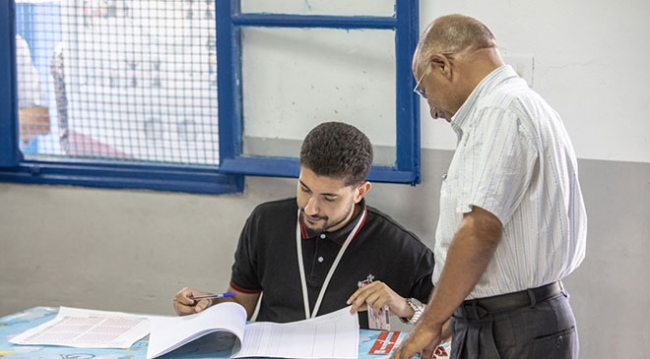 Tunus'ta halk parlamento seçimi için sandık başında