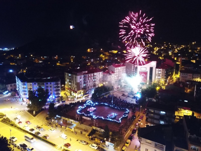800 öğrenci 1 dakika 20 saniyede Türkiye haritası oluşturdu