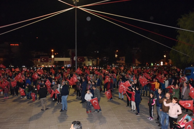 800 öğrenci 1 dakika 20 saniyede Türkiye haritası oluşturdu