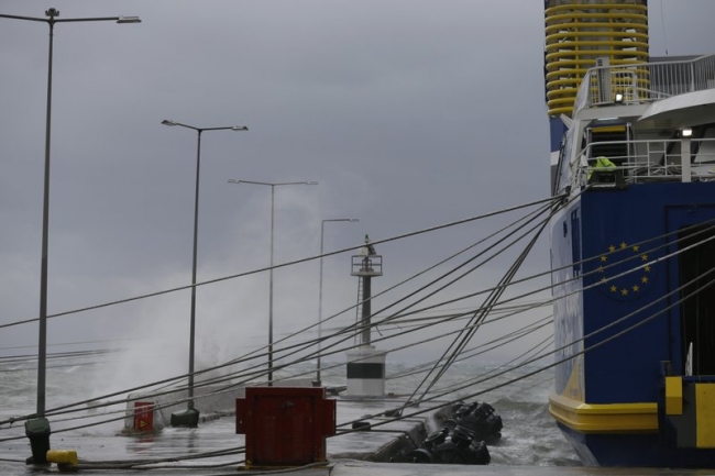Meteoroloji Akdeniz'de nadir görülen tropik fırtına için uyarıyor