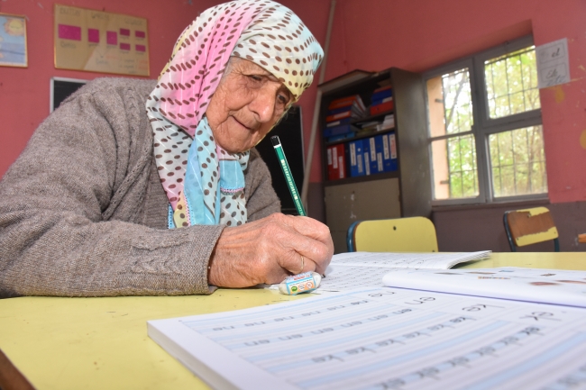 Düzce'de 23 kadın okuma-yazma öğrendi