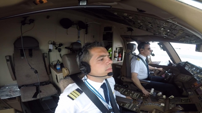 İstanbul Havalimanı'nda ilk tarifeli uçuşun kokpitinden görüntüler