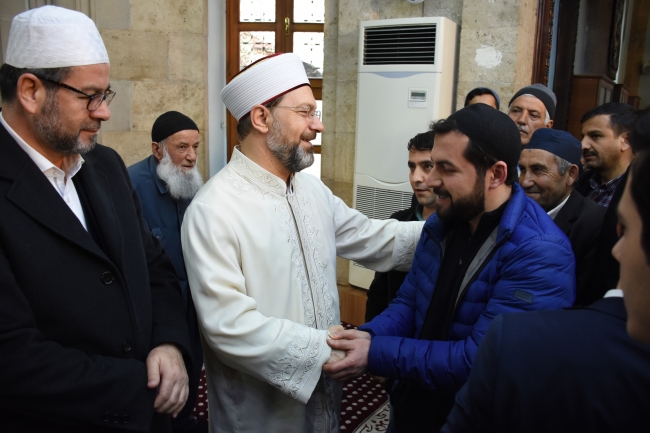 İslam beldelerinde adeta fikir, mezhep savaşları isteniyor