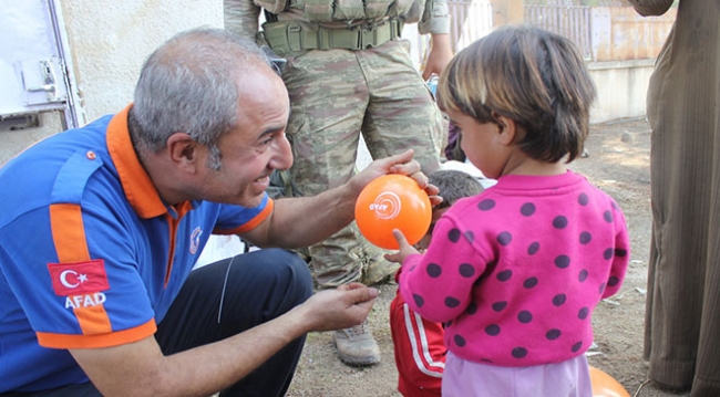 Şanlıurfa'dan Tel Abyad ve Rasulayn'a insani yardım