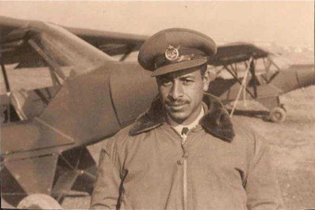 Dünyanın ilk siyahi savaş pilotu Nijeryalı Ahmet Ali Bey (Çelikten), İzmir, 1922