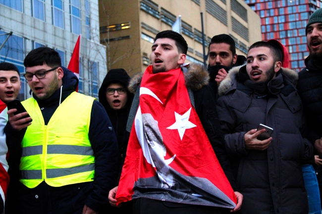 Hollanda'daki Türkler terör örgütü PKK'yı protesto etti