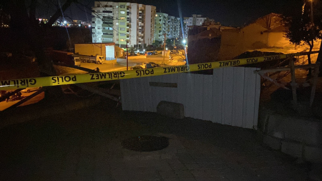 Manisa'da inşaat alanında toprak kayması: 4 ev boşaltıldı