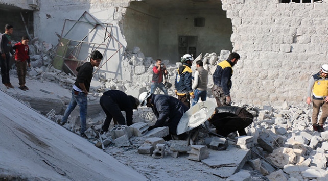 Esed rejiminin İdlib'e hava saldırıları devam ediyor