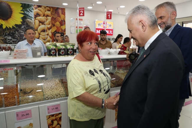 Binali Yıldırım'dan esnaf ziyareti