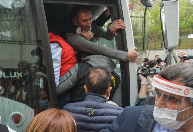 Uyarılara rağmen Taksim'e yürümek isteyen 15 kişi gözaltına alındı