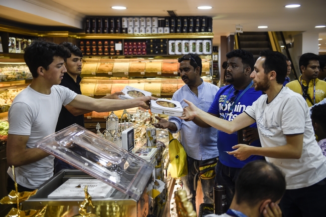 Hint iş insanının çalışanlarına armağan ettiği Türkiye tatili başladı