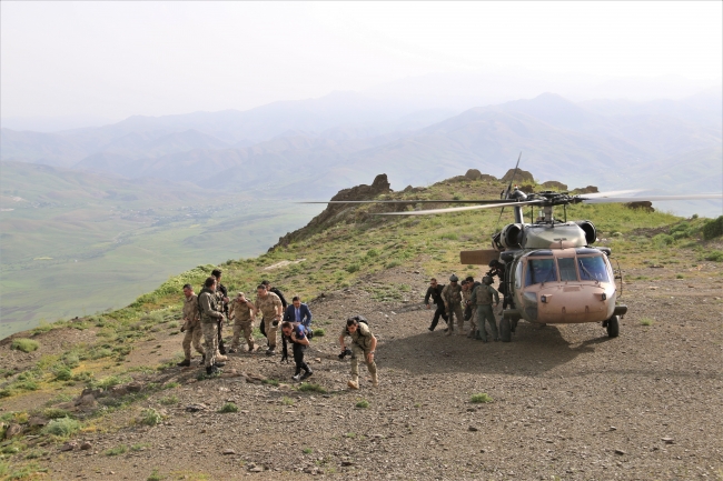 İçişleri Bakanı Soylu'dan askerlere bayram ziyareti
