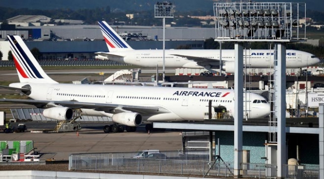 Ucuz seyahat şirketlerinden Ryanair'in pilotları İrlanda'da ilk grevi başlattı