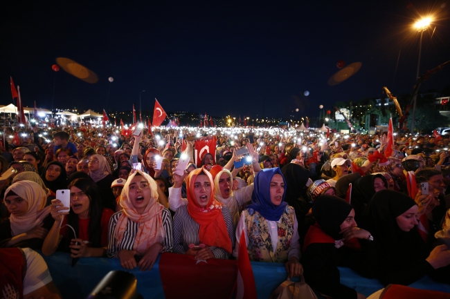 15 Temmuz Şehitler Köprüsü'nde insan seli