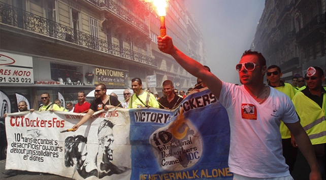 Fransa'da grevler ekonomiyi olumsuz etkiliyor