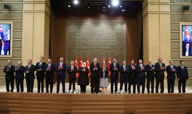 Cumhurbaşkanı Erdoğan yeni yönetim sisteminin ilk kabinesini açıkladı
