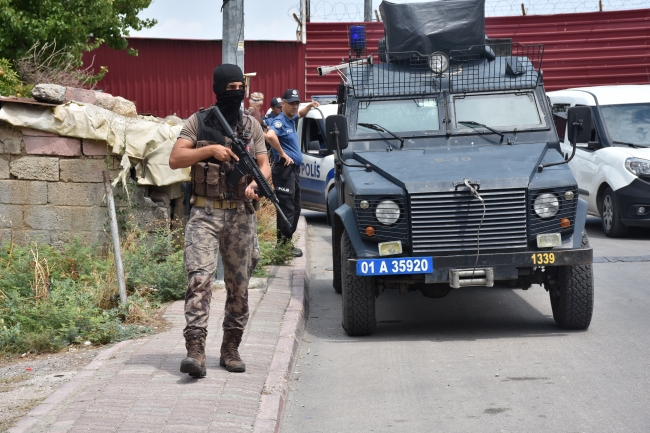Karpuz ve soğanların arasında uyuşturucu aradılar