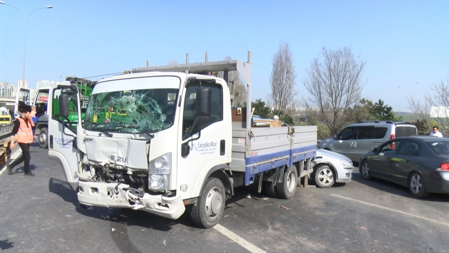 TEM'de zincirleme trafik kazası: 10 araç birbirine girdi