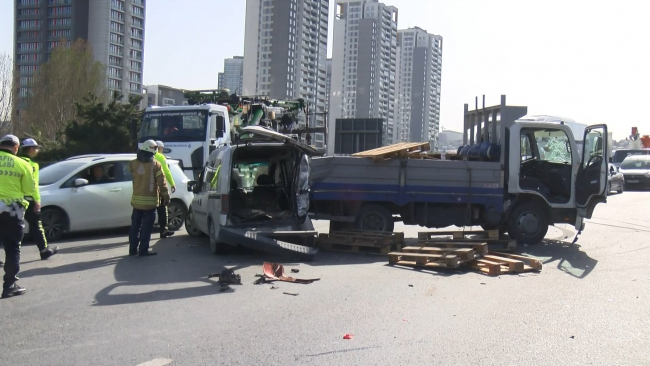 TEM'de zincirleme trafik kazası: 10 araç birbirine girdi