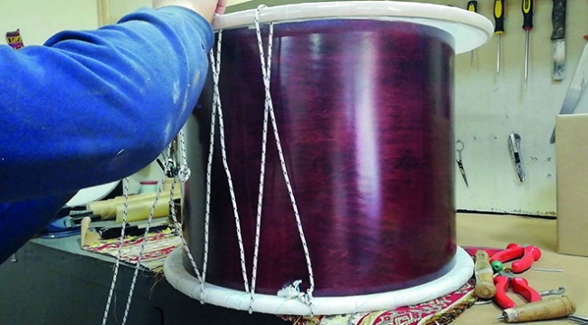 Ağaç ve deri onun usta ellerinde davula dönüşüyor