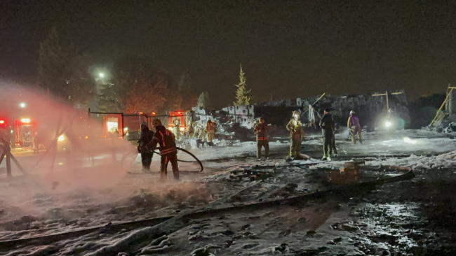 Tuzla'da plastik imalathanesinde yangın