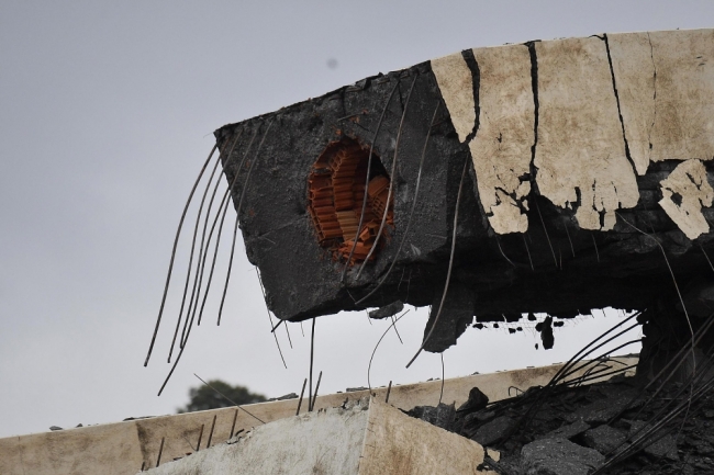 İtalya'da köprü çökmesi sonucu ölenlerin sayısı 35'e yükseldi