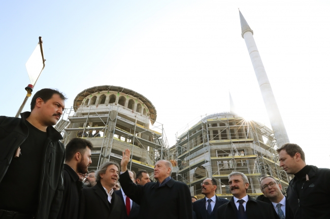 Cumhurbaşkanı Erdoğan Taksim Camii inşaatını gezdi