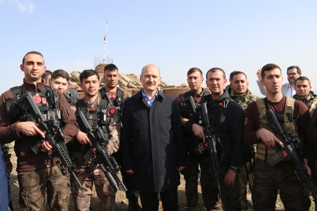 İçişleri Bakanı Soylu'dan askerlere bayram ziyareti