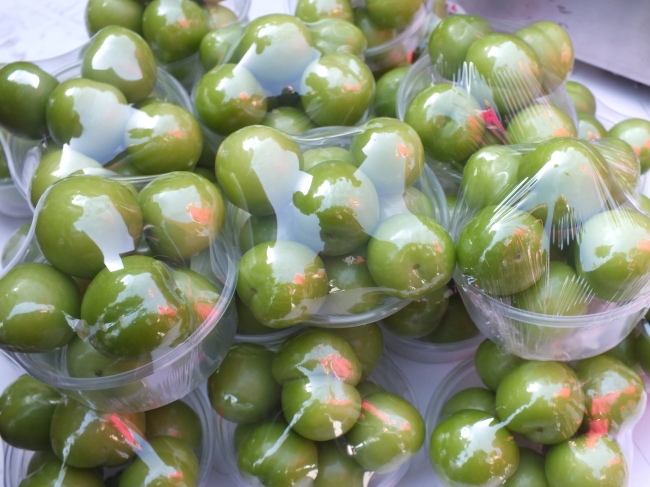 Hasadı başlayan eriğin kilogramı 150 liradan satıldı