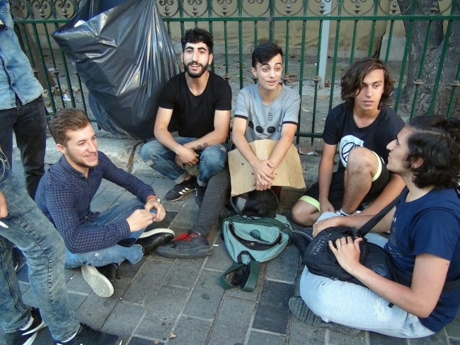 İstiklal Caddesi’nde 1 liraya dert dinlediler