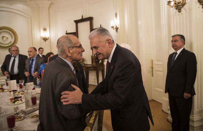 Başbakan Binali Yıldırım, ilkokul öğretmeni Kumbar'ın cenazesine katıldı