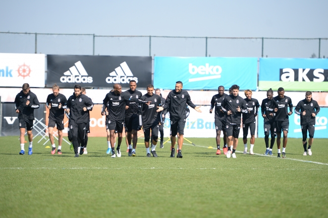 Cenk Tosun koşulara başladı