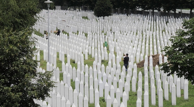 Srebrenitsa'da yaşanan soykırımın acısı tazeliğini koruyor