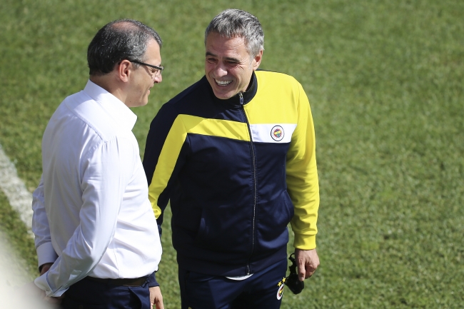 Fenerbahçe'nin Galatasaray derbisi öncesi antrenmanı. Fotoğraf: AA