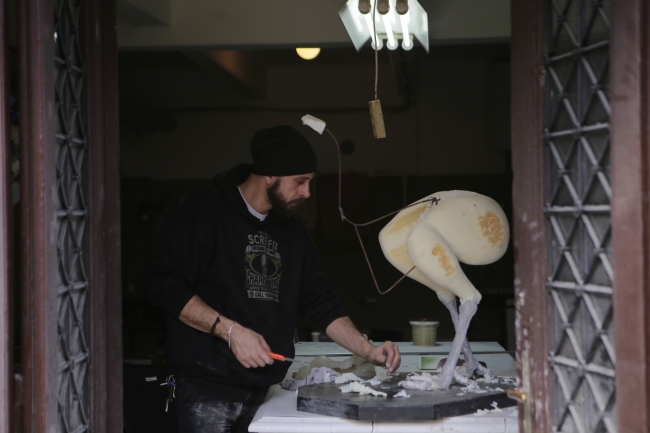 Nesli tükenen hayvanları, heykelleriyle yaşatıyor