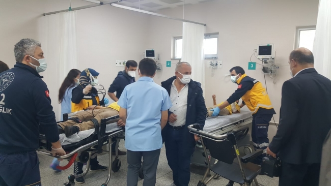 Trabzon'da öğrenci servisi ile kamyonet çarpıştı: 11 yaralı