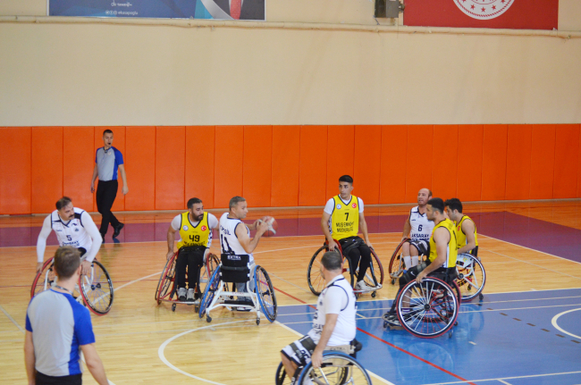 Trafik kazası sonrası basketbol ile hayata sarıldı