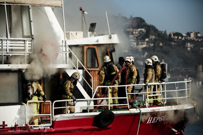 Bebek'te tekne yangını