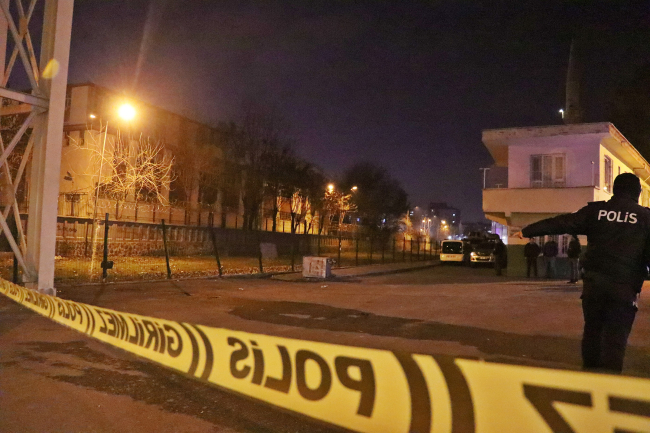 Diyarbakır'da tren rayına bırakılan çanta fünyeyle patlatıldı