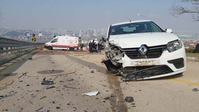 Uludağ yolunda tatil dönüşü kaza: 4 yaralı