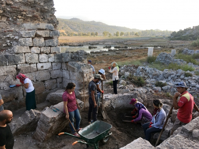 Antalya'da Roma dönemine ait bin 800 yıllık yüzük taşı bulundu