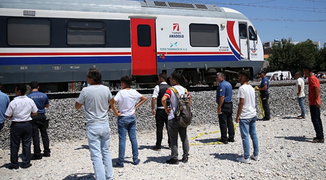 Adana'da yolcu treninin çarptığı çocuk hayatını kaybetti